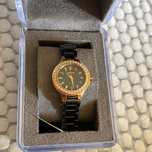 Dkny - Picture 2 of 6